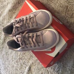 Women’s Nike Court Royal SE